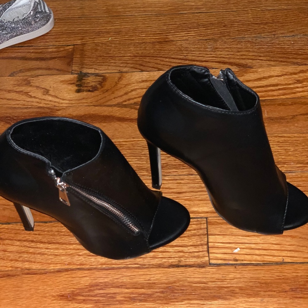 Heel booties